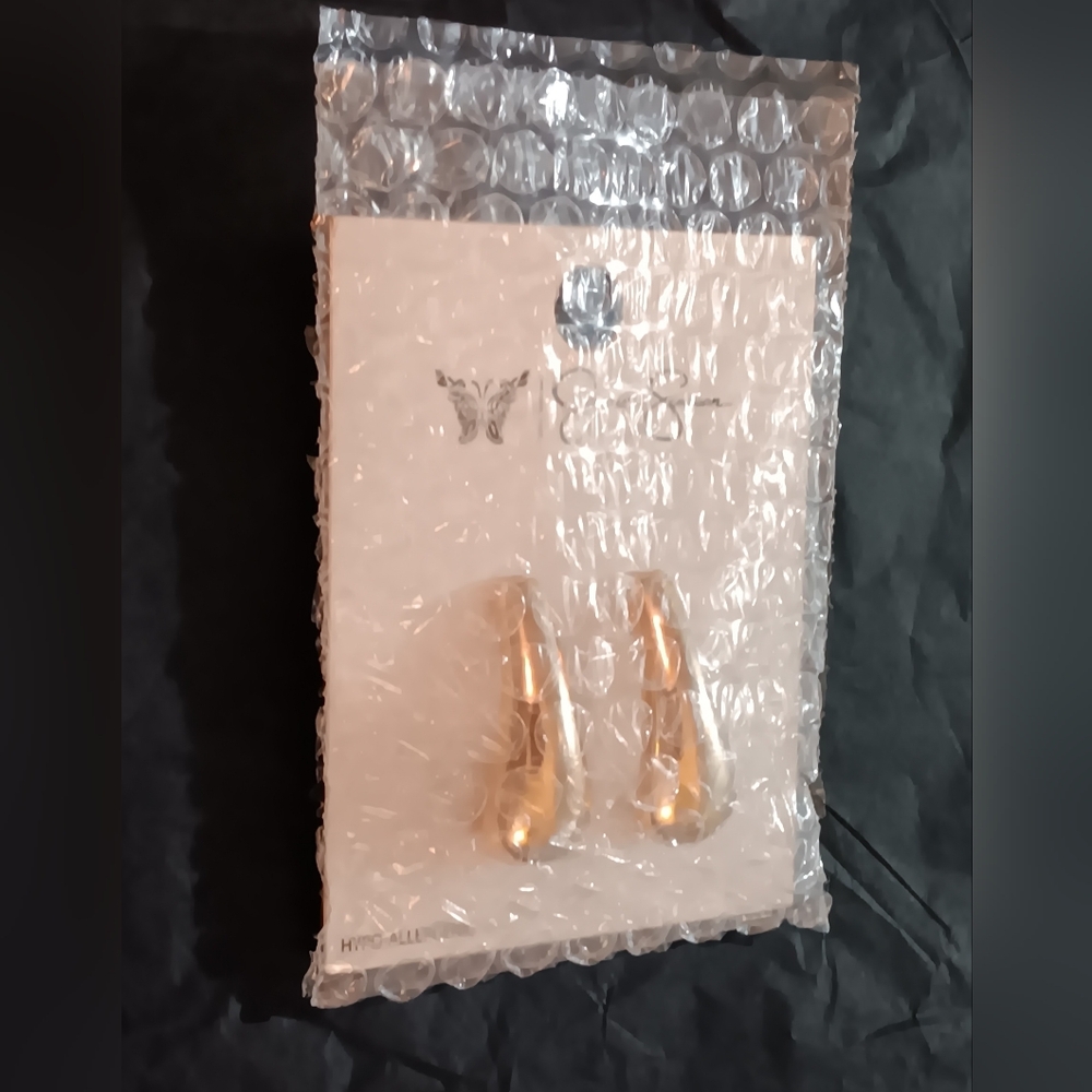 JS Drop Earrings (NWT) - Picture 3 of 8
